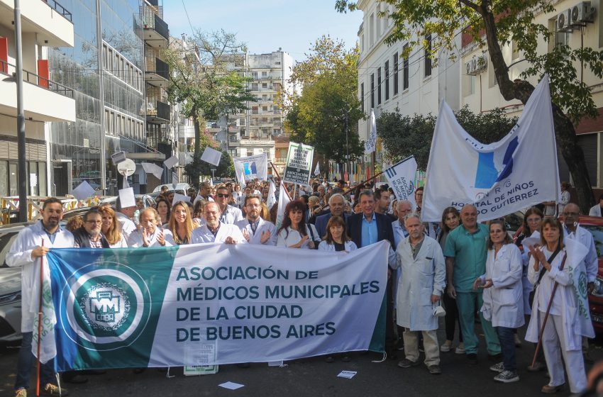  Día del Médico/a. Defendemos la salud pública porque somos la salud pública