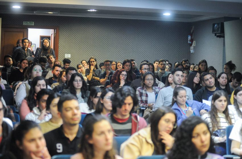  Charla de bienvenida para residentes ingresantes