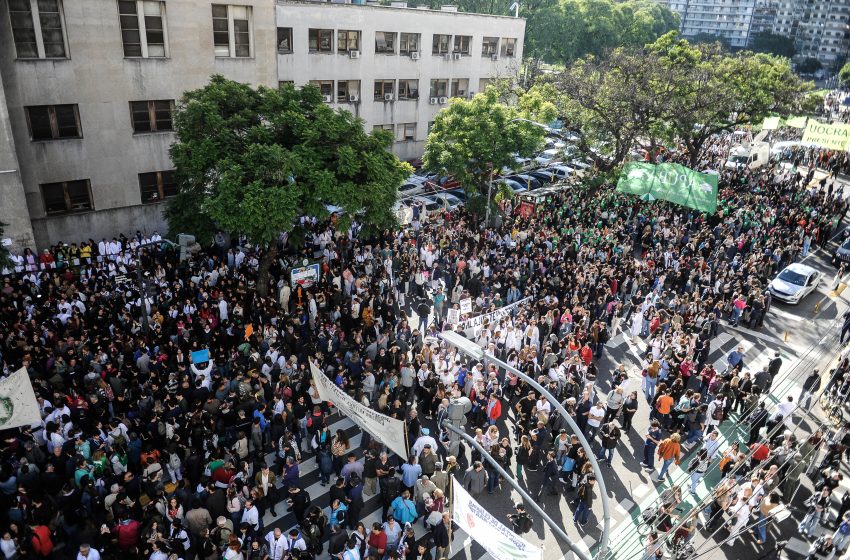  Dijimos presente en el abrazo al Hospital de Clínicas