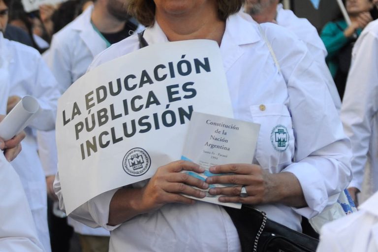 La salud y la educación son nuestras banderas