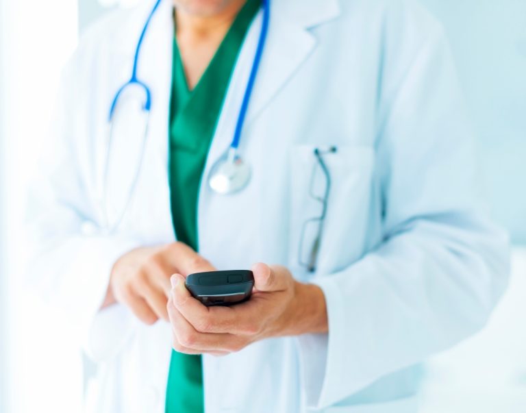 El valor legal del uso de WhatsApp con los pacientes