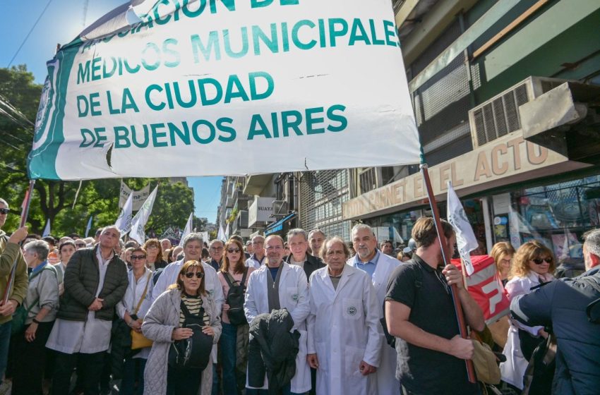  La AMM marchó en defensa de la universidad pública